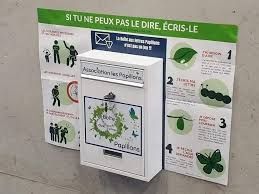 Pour protéger les enfants des agresseurs, une boîte aux lettres Papillons